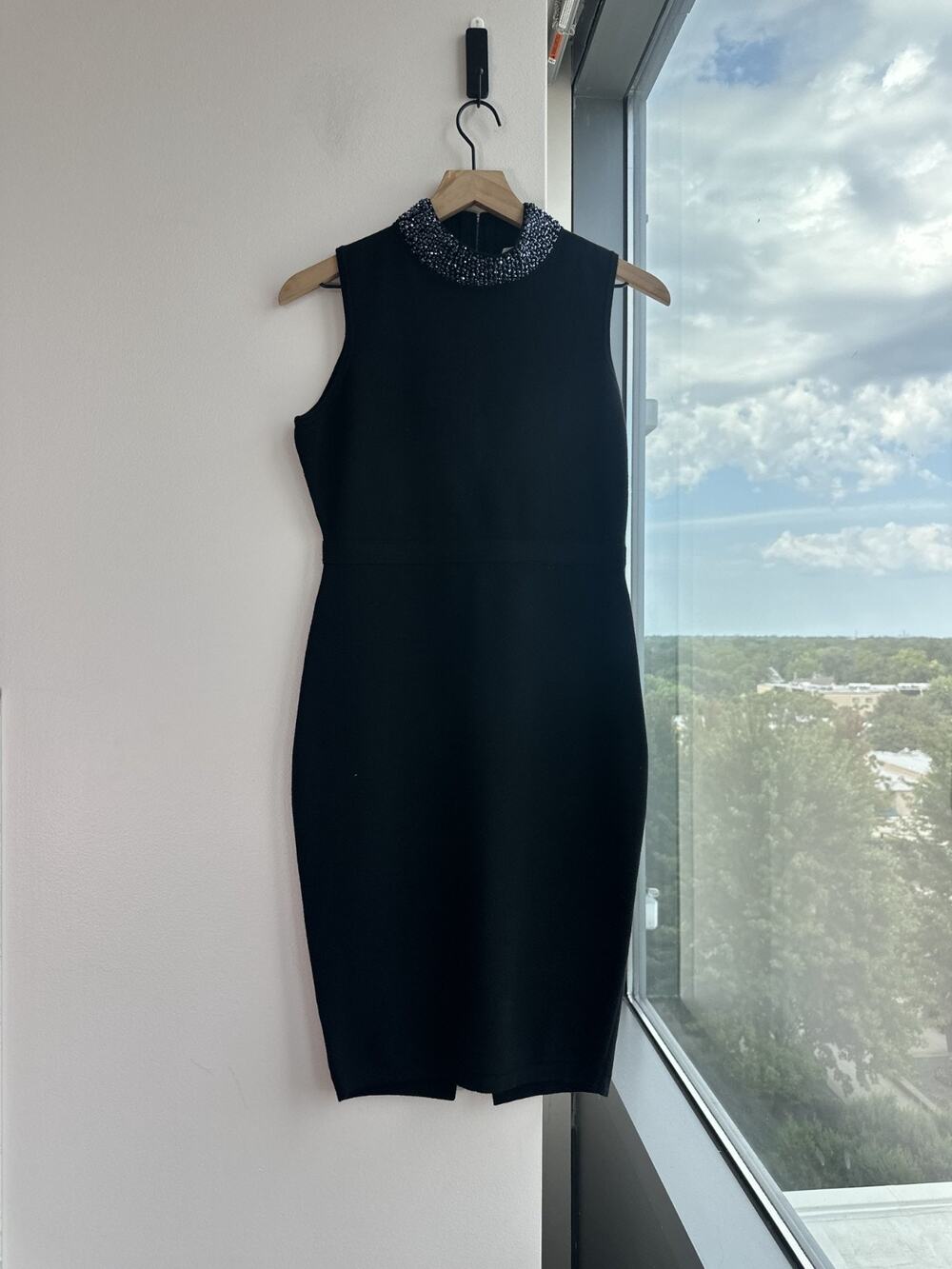 MIILY Sleeveless Rhinestone Collar Cocktail Sheath Classic Elegant Dress Sz M